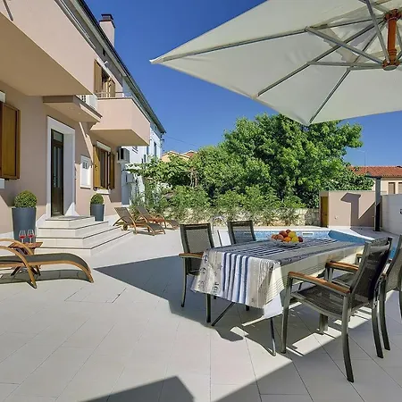 Mit Privatem Pool Nur 1 Km Bis Zum Mit Klima, Wlan, Sonnenliegen, Grill