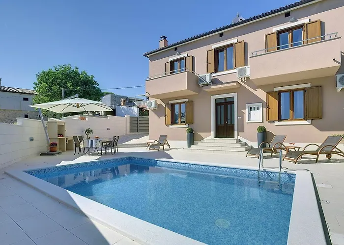 Mit Privatem Pool Nur 1 Km Bis Zum Mit Klima, Wlan, Sonnenliegen, Grill * Ližnjan