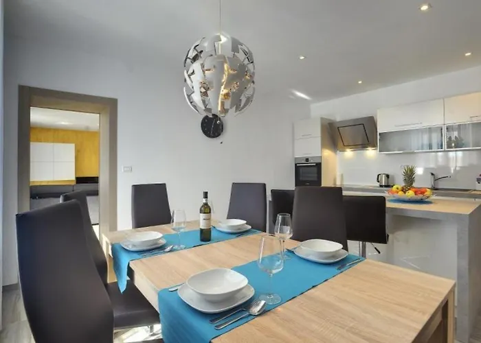 Mit Privatem Pool Nur 1 Km Bis Zum Mit Klima, Wlan, Sonnenliegen, Grill * Ližnjan